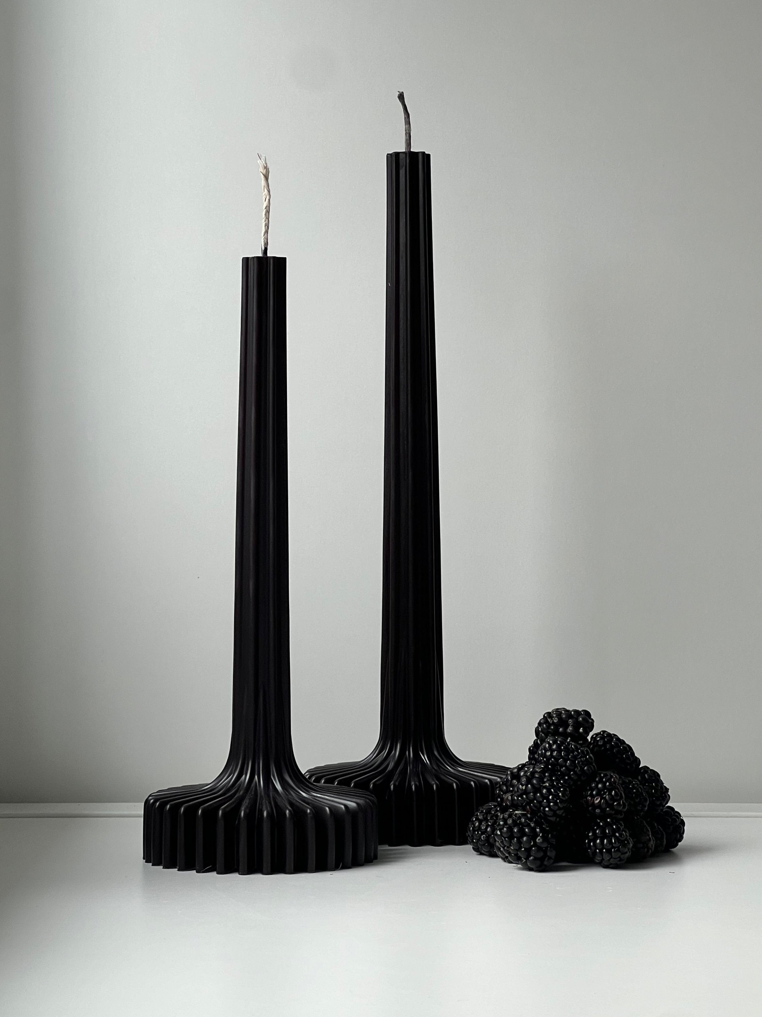 Bougie en cire d'abeille BERLIN – Noire – Coulée à la main – Pour salon et décoration – 2 tailles