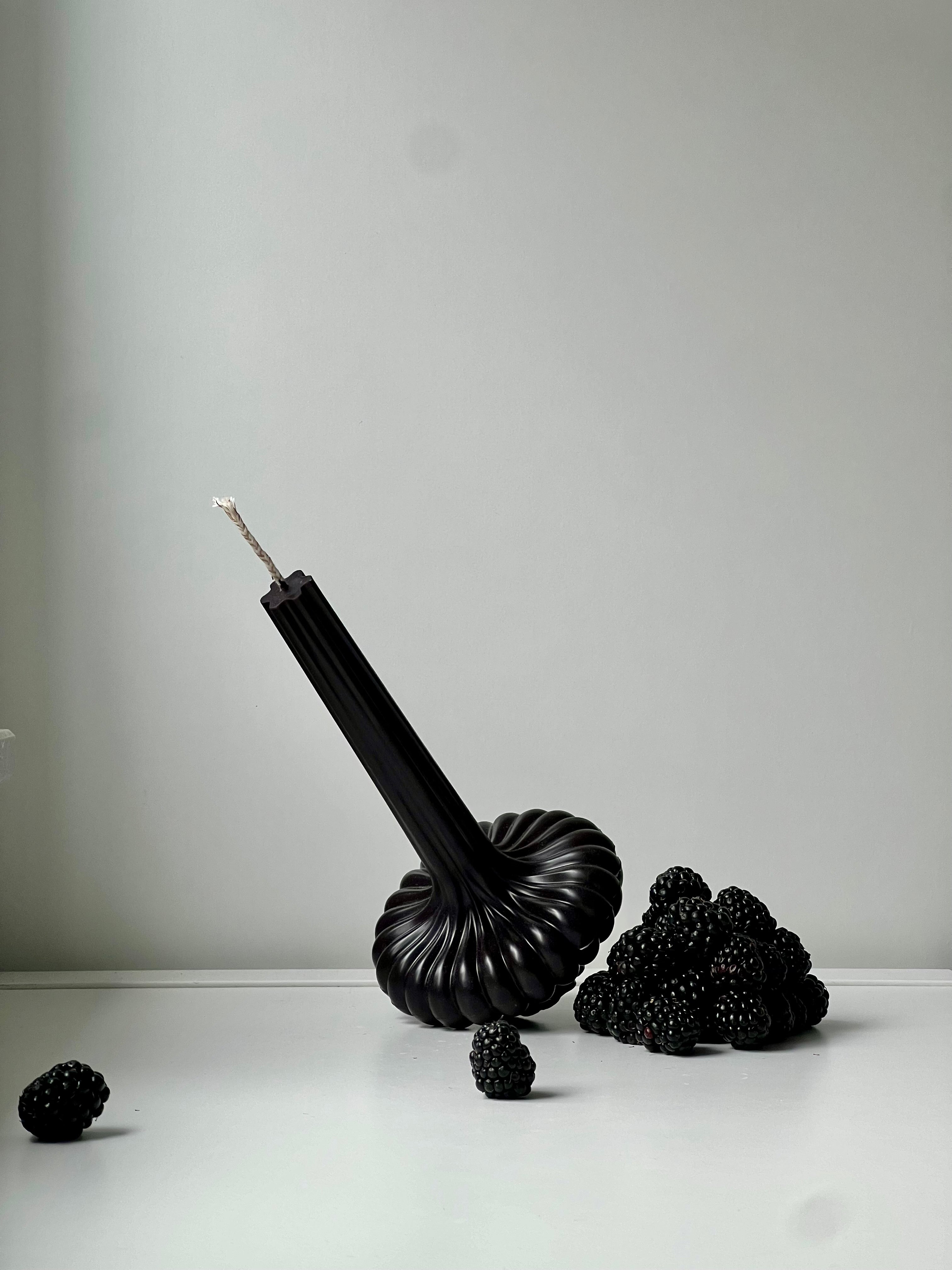 Bougie en cire d'abeille PARIS – Noire – Coulée à la main – Pour pièces à vivre et décoration – 2 tailles