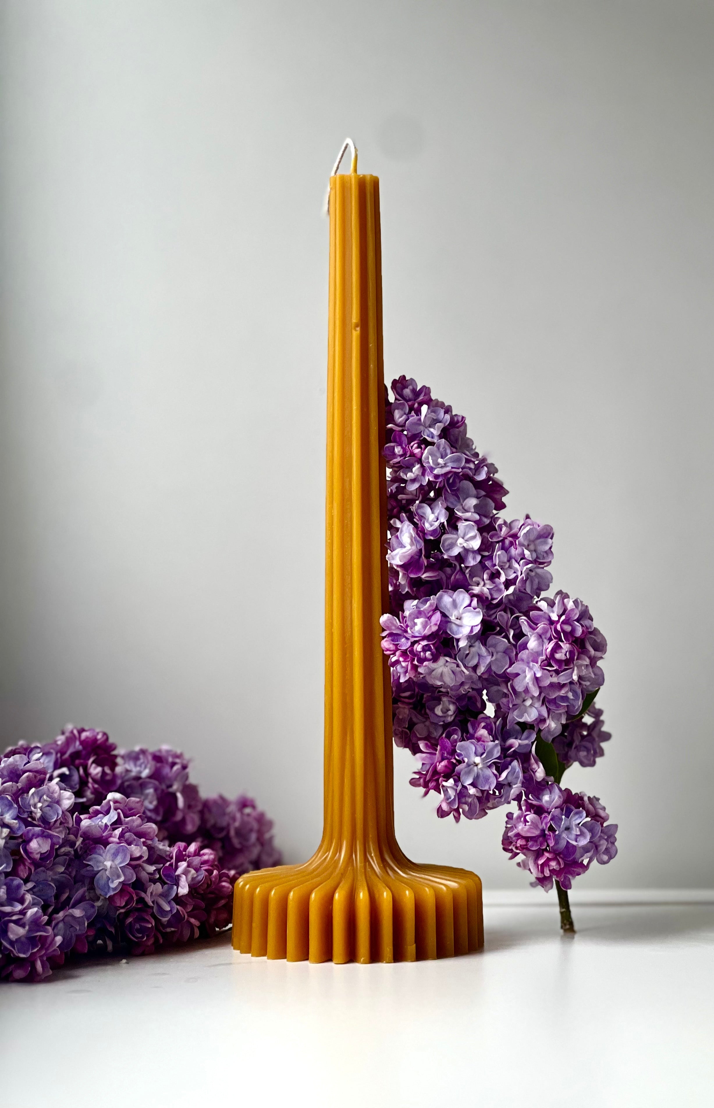 Bougie en cire d'abeille BERLIN – Cire d'abeille originale – Coulée à la main – Pour les pièces à vivre et la décoration – 2 tailles