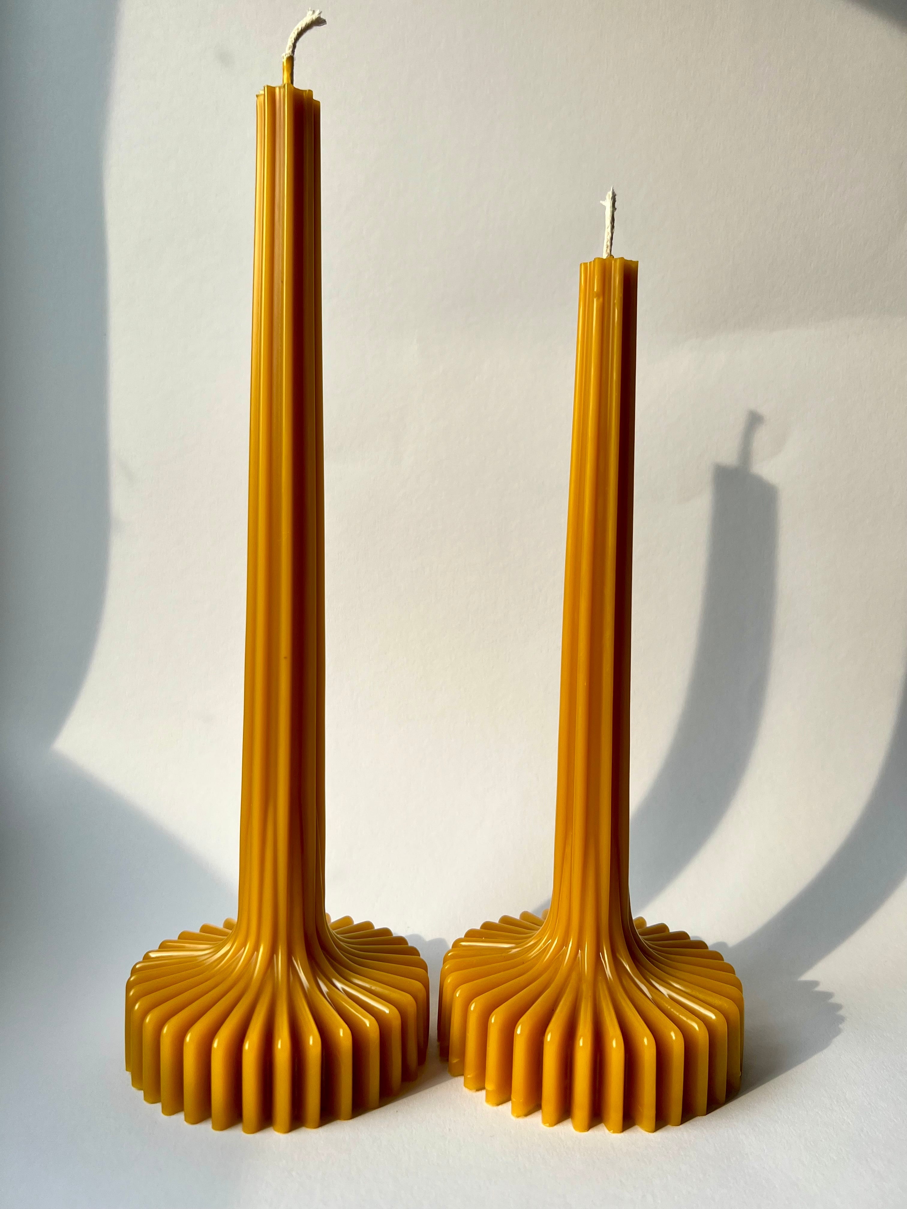 Bougie en cire d'abeille BERLIN – Cire d'abeille originale – Coulée à la main – Pour les pièces à vivre et la décoration – 2 tailles