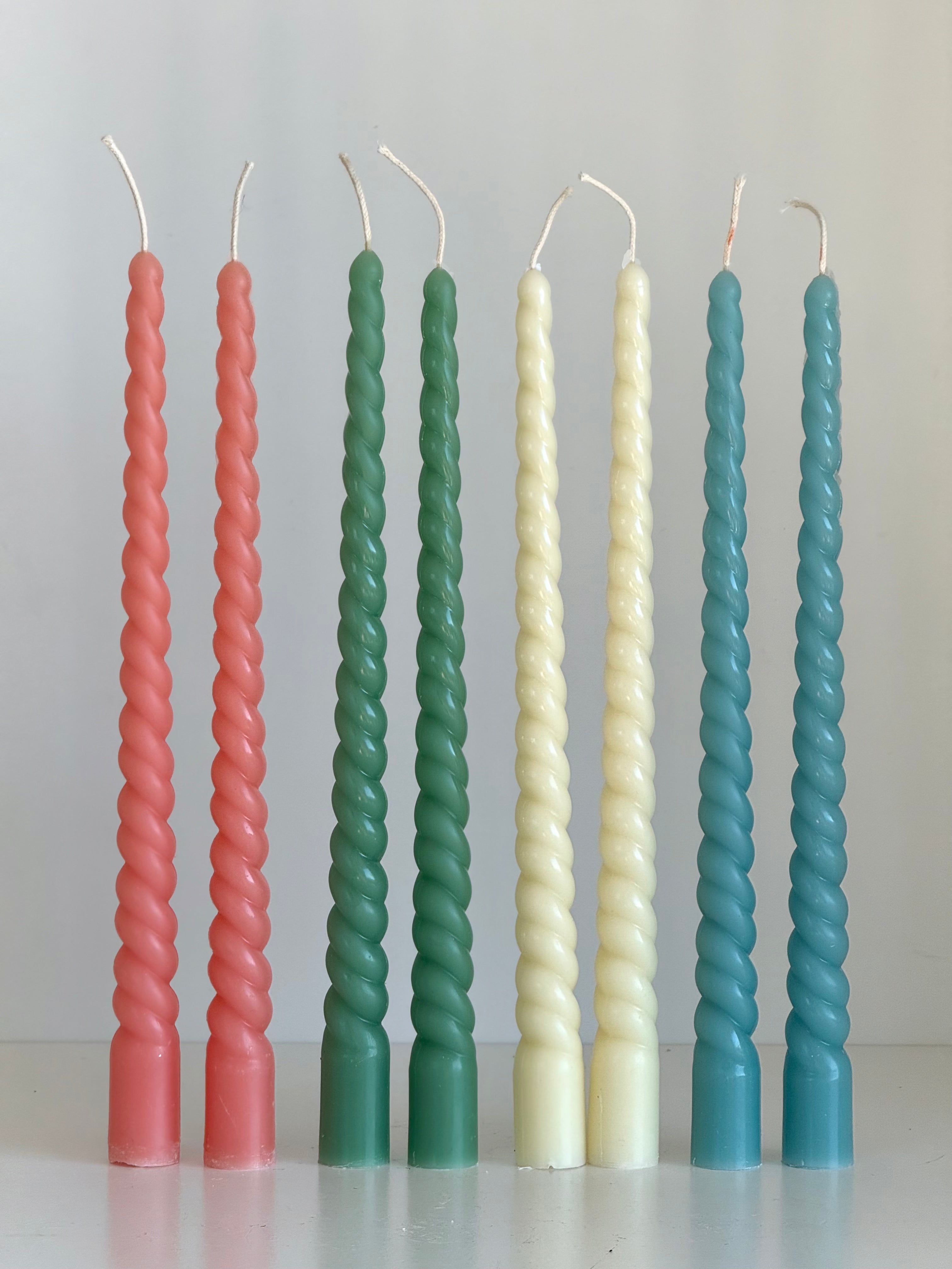 Bougie en cire d'abeille ROM – Couleurs pastel – Coulée à la main – Pour salon et décoration – Lot de 4