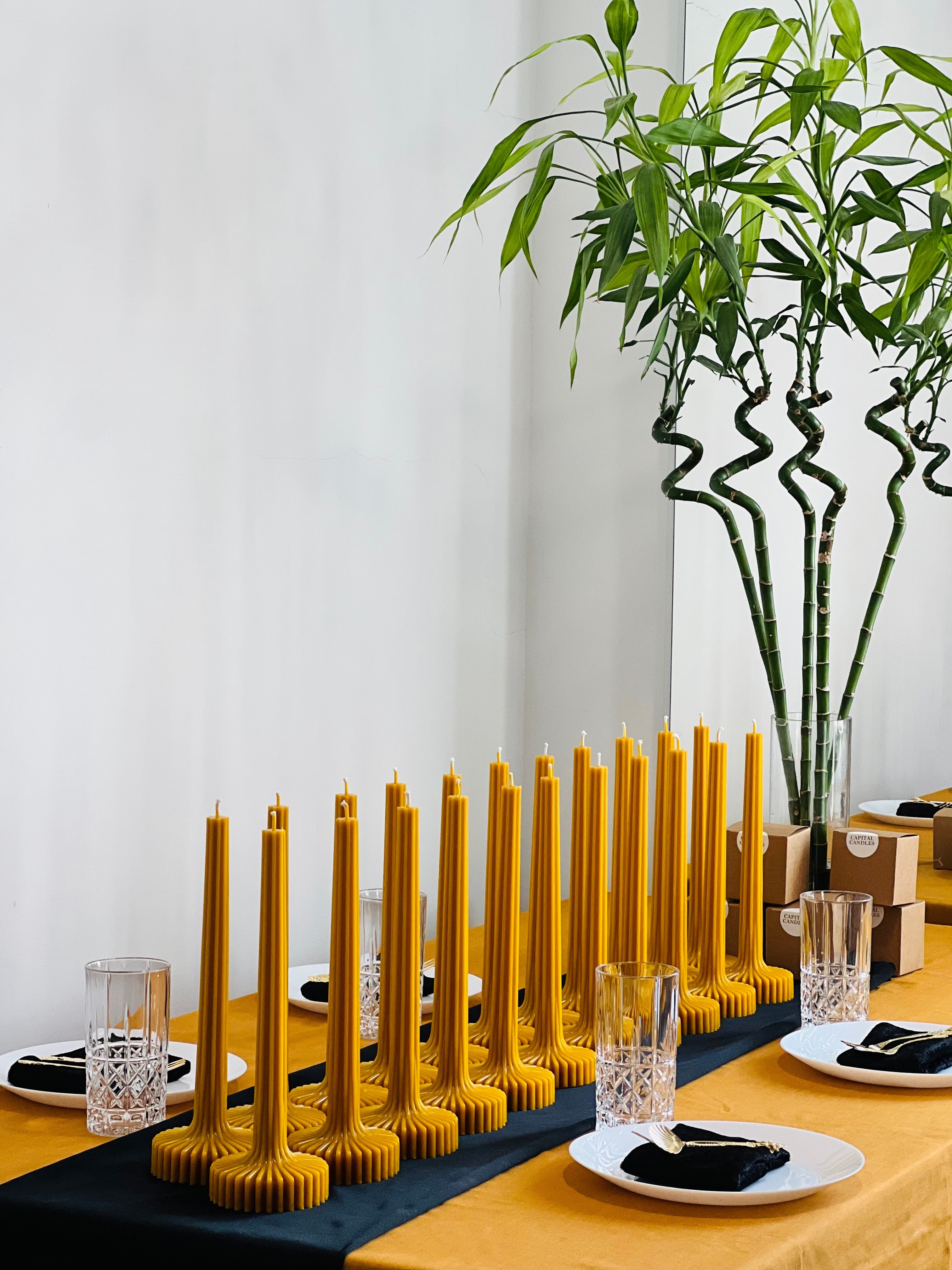 Bougie en cire d'abeille BERLIN – Cire d'abeille originale – Coulée à la main – Pour les pièces à vivre et la décoration – 2 tailles