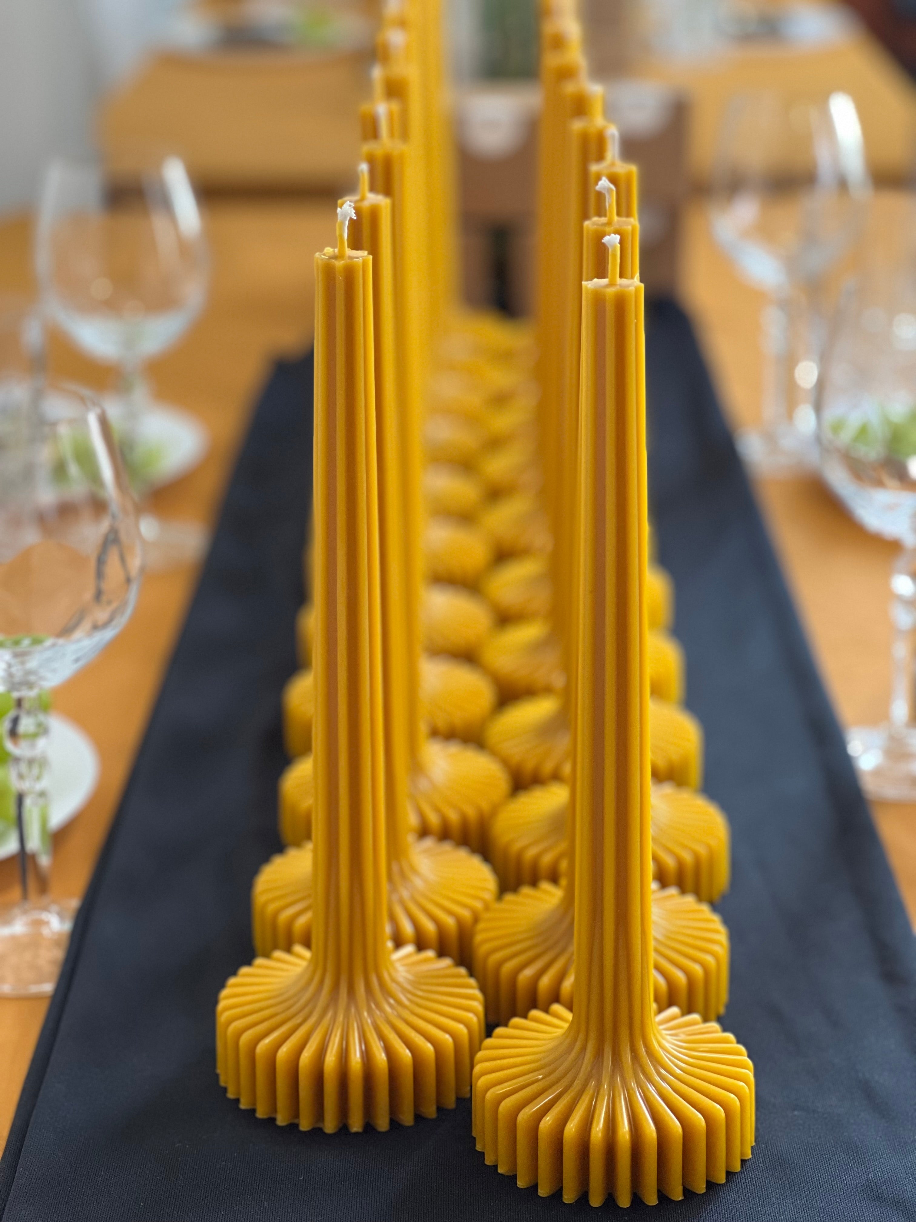 Bougie en cire d'abeille BERLIN – Cire d'abeille originale – Coulée à la main – Pour les pièces à vivre et la décoration – 2 tailles