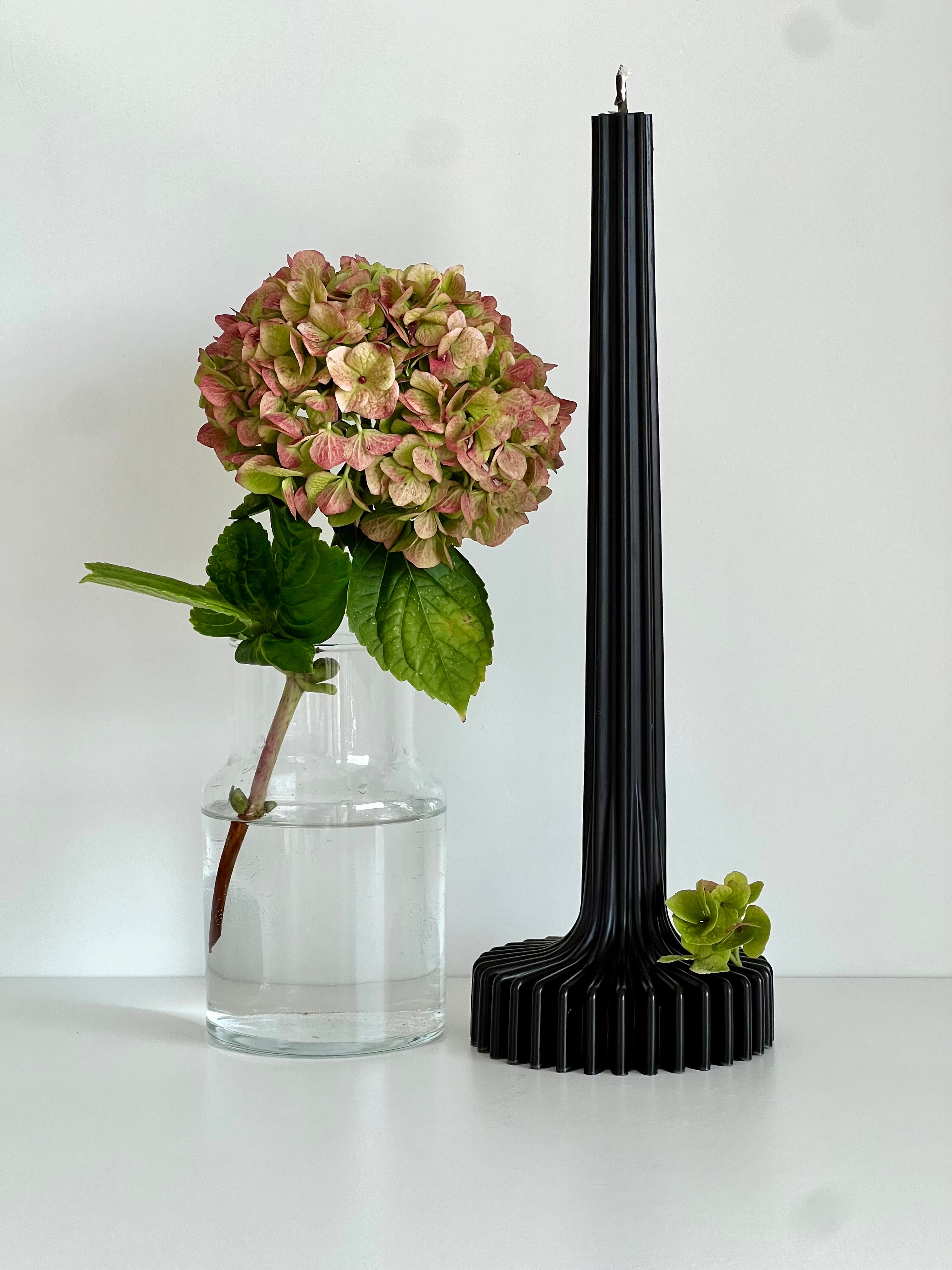 Bougie en cire d'abeille BERLIN – Noire – Coulée à la main – Pour salon et décoration – 2 tailles