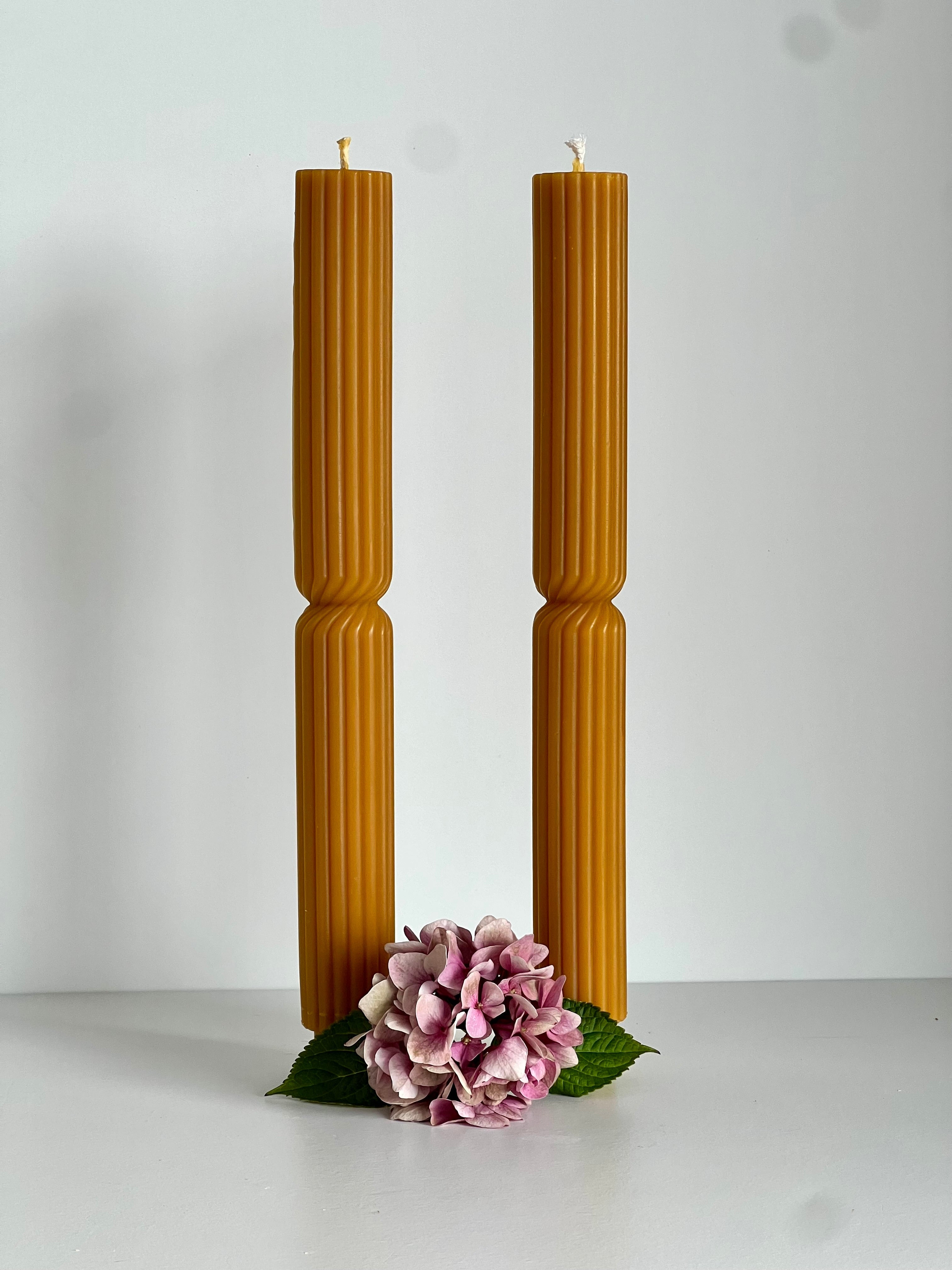 Bougie en cire d'abeille ATHÈNES – Cire d'abeille originale – Coulée à la main – Pour les pièces à vivre et la décoration – Lot de 2 ou 4