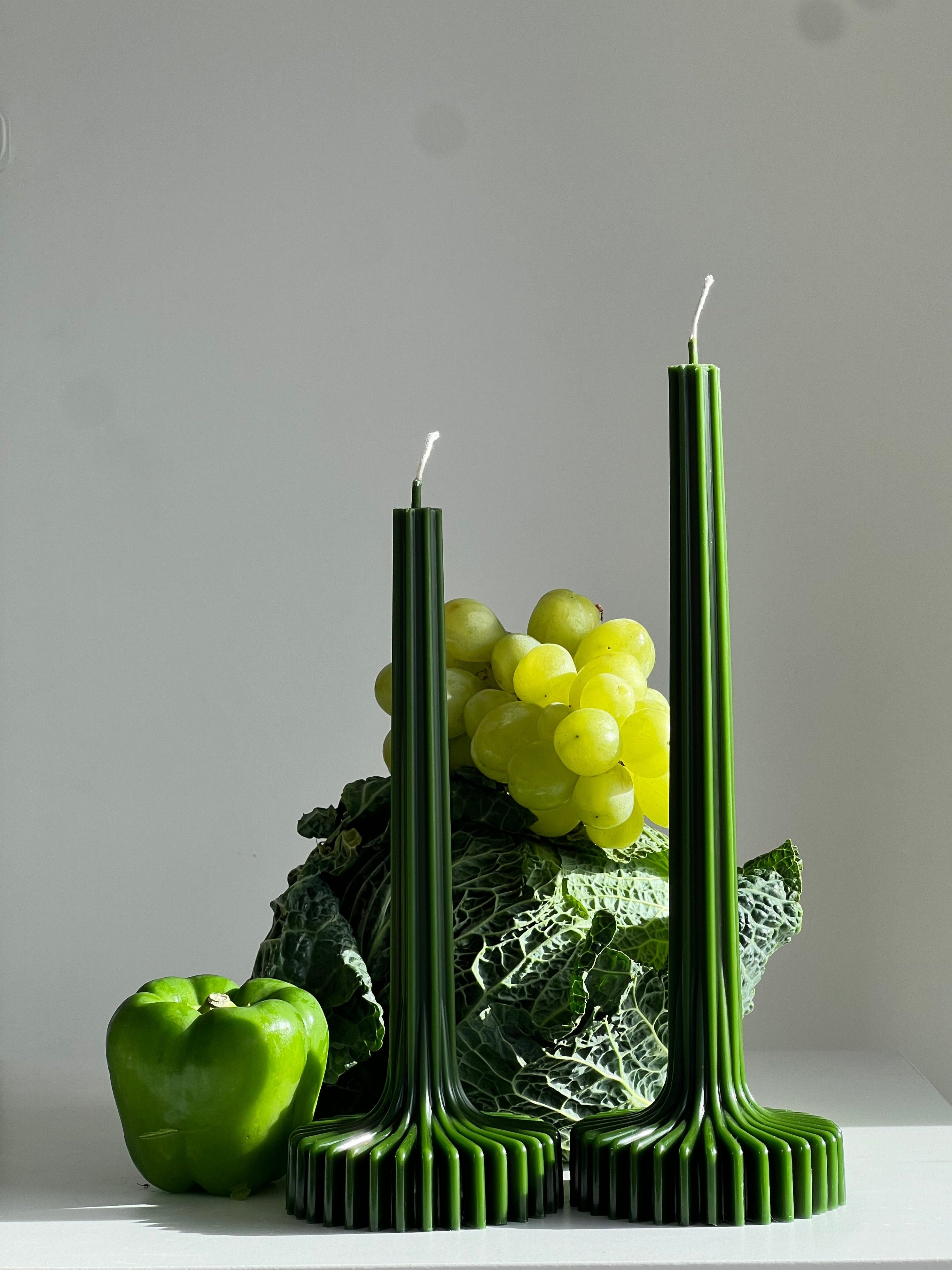 Bougie en cire d'abeille BERLIN – Verte – Coulée à la main – Pour salon et décoration – 2 tailles