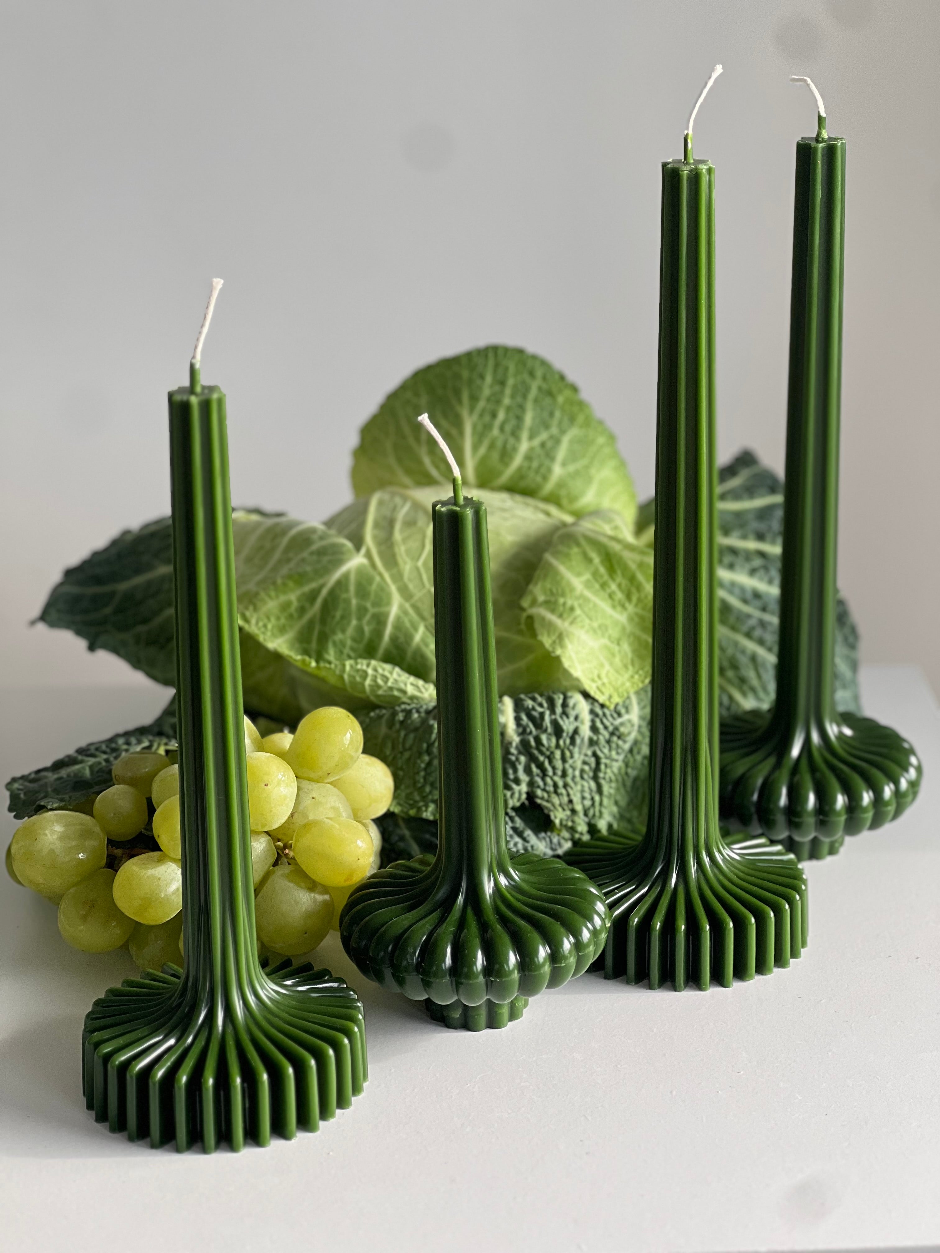 Bougie en cire d'abeille BERLIN – Verte – Coulée à la main – Pour salon et décoration – 2 tailles
