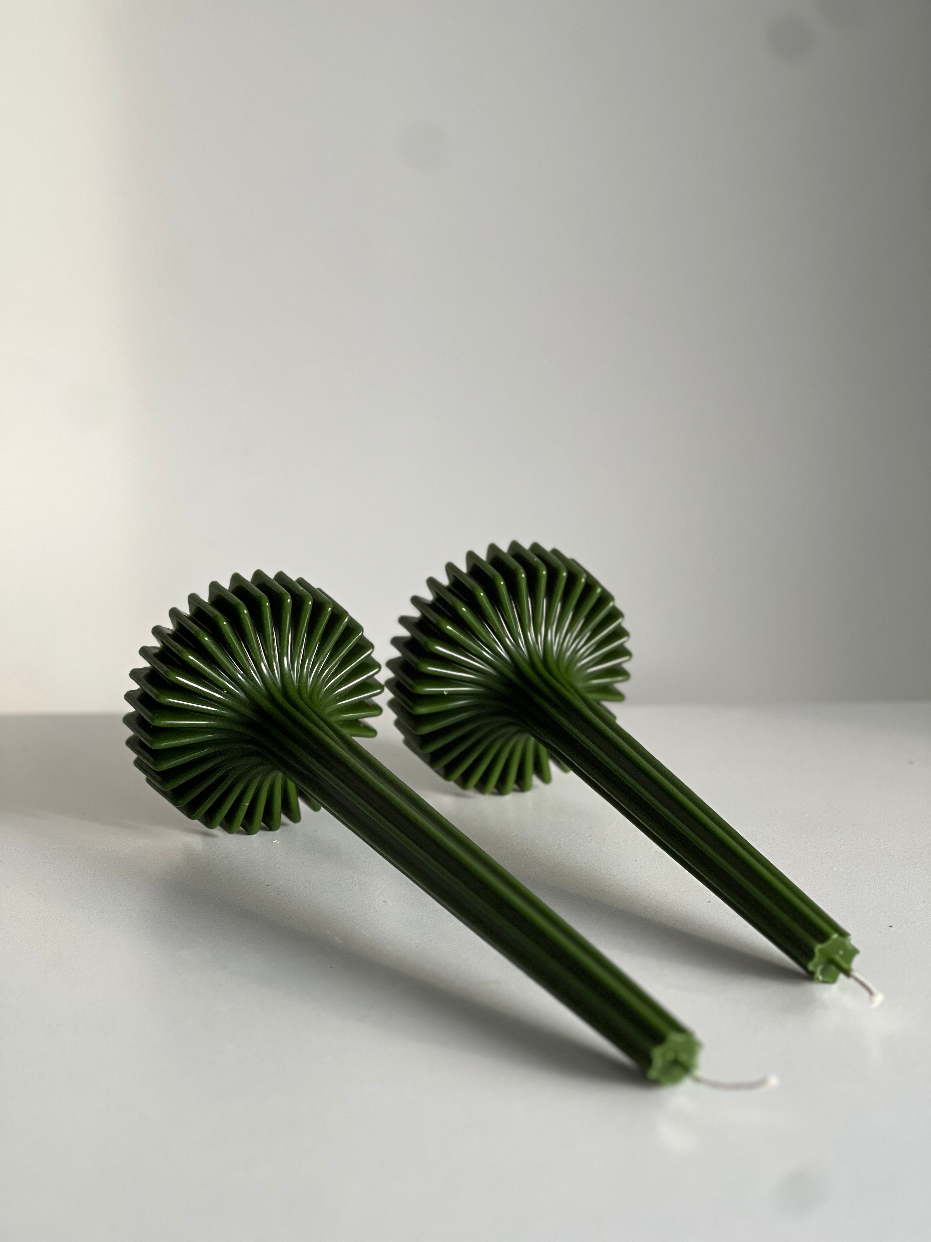 Bougie en cire d'abeille BERLIN – Verte – Coulée à la main – Pour salon et décoration – 2 tailles