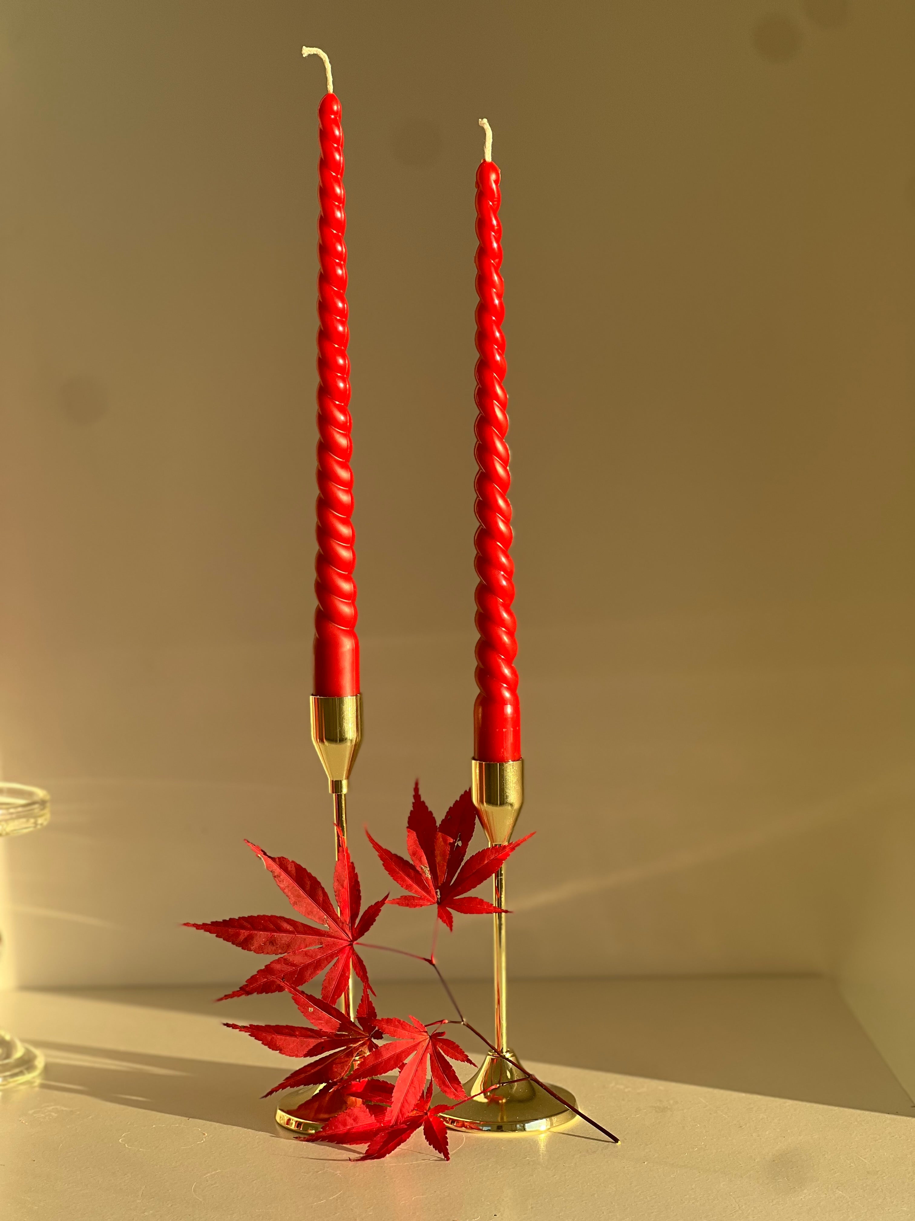Bougie en cire d'abeille ROM – Rouge – Coulée à la main – Pour salons et décoration – Lot de 4