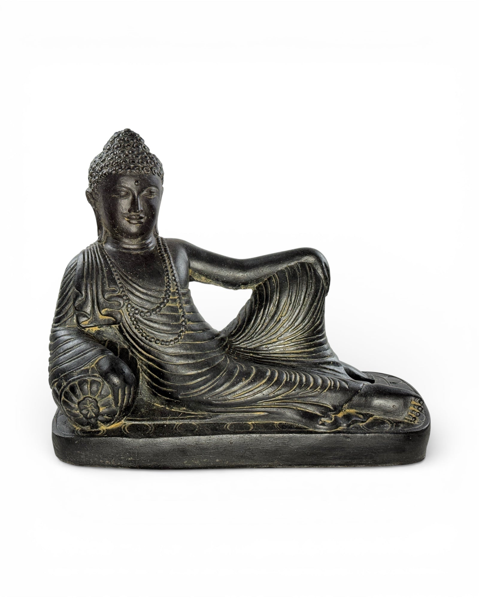 Buddha Skulptur liegend – Garten Terrasse Wohnzimmer Deko – Wetterfest – Stein Figur Meditation schwarz gold – 30x35x15 cm