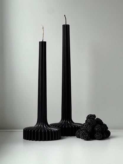 Bougie en cire d'abeille BERLIN – Noire – Coulée à la main – Pour salon et décoration – 2 tailles