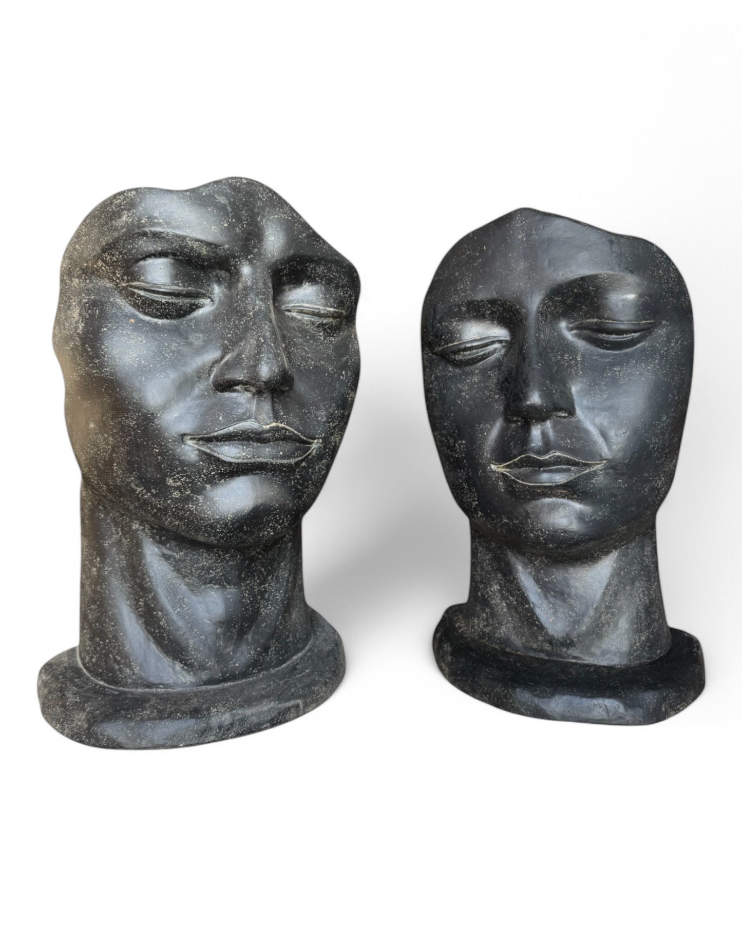 Weibliche Gesichtsskulptur - Garten, Terrasse, Eingangsbereich - Robust und ästhetisch – Schlafendes Gesicht aus Betonguss – 118x70x47 cm