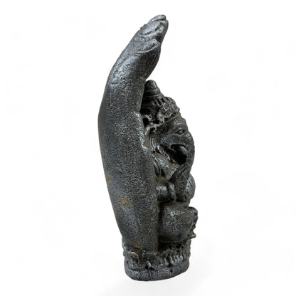 Einzelstück: Spirituelle Holzskulptur – Hand mit Elefant, Symbol der göttlichen Energie