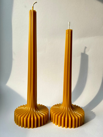 Bougie en cire d'abeille BERLIN – Cire d'abeille originale – Coulée à la main – Pour les pièces à vivre et la décoration – 2 tailles
