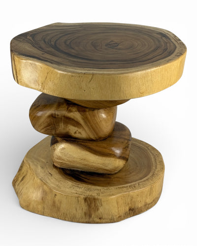 Einzelstück: Skulpturaler Beistelltisch aus massivem Naturholz - 50 × 50 × 41 cm