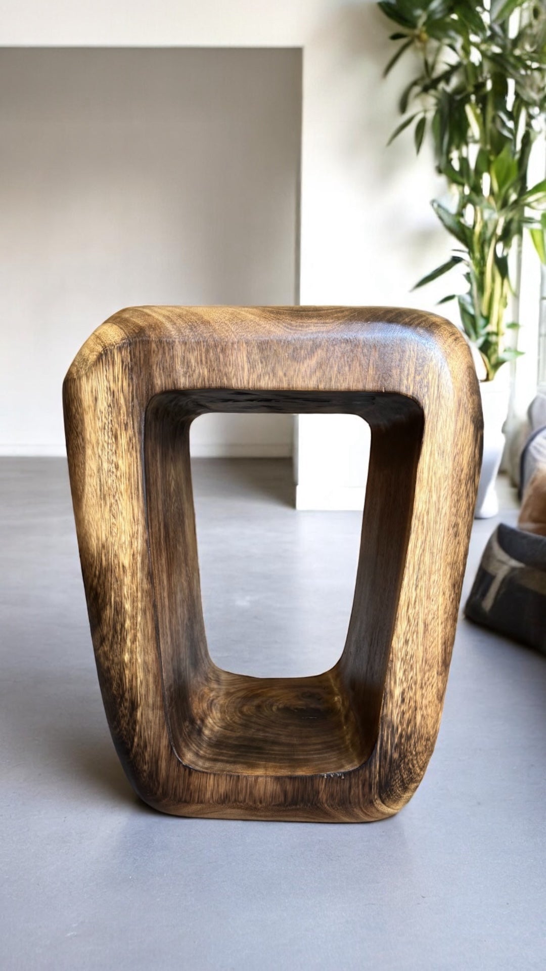 Holzhocker - Beistelltisch Couchtisch - Handgefertigter Flambierter Hocker aus massivem Suarholz- 50x30x40 cm (Kopie)