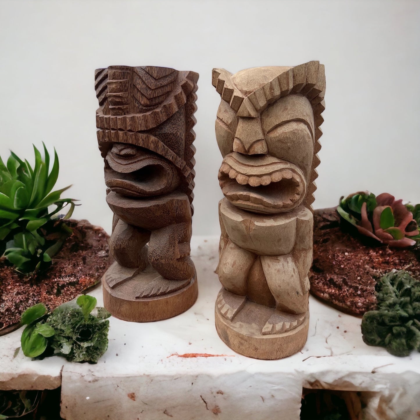 Tiki Figur - Garten Innenbereich Deko - Handgeschnitzte Exotische Skulptur - Palmen Holz - 50x19x19 cm
